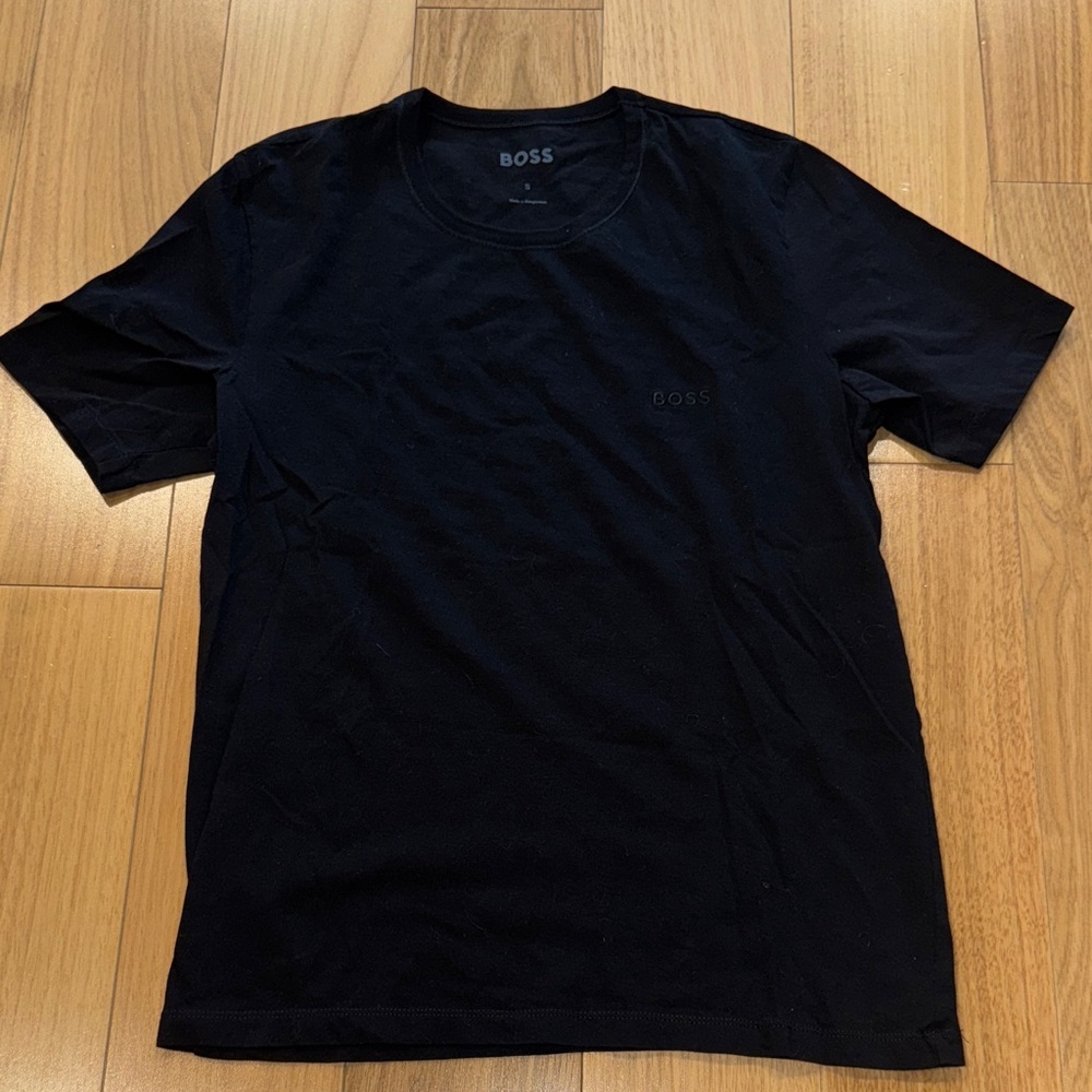 BOSS Men's Black Crewneck Logo Tee — Minimalist Style